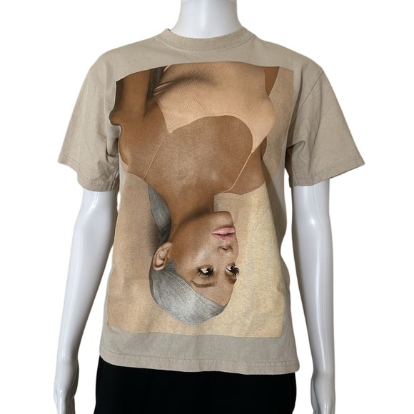 Ariana Grande Pop Music Concert Sweetener World Tour 2019 Beige Tee Shirt XS - Picture 1 of 6